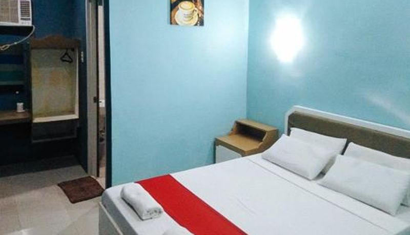 Zimmer - RedDoorz at EM Pensiontel Butuan City