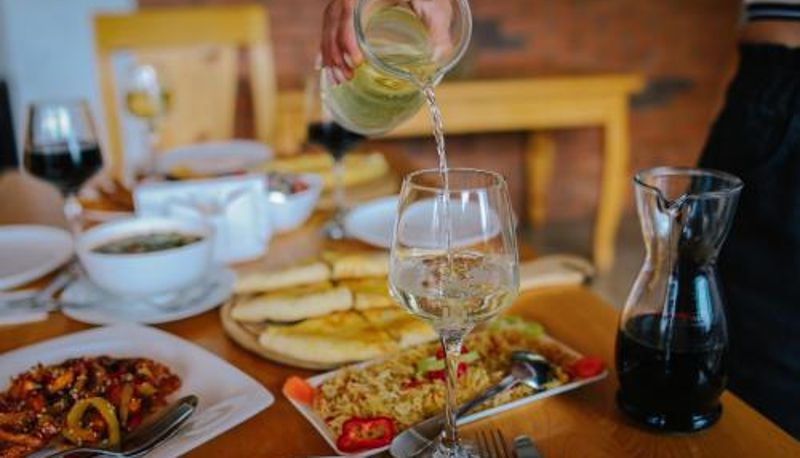 Frühstücksraum innerhalb des Restaurants - Alpenhaus Kazbegi Hotel & Restaurant