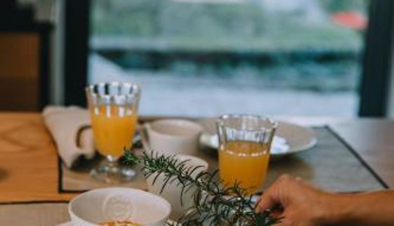 Salle de petit-déjeuner dans le restaurant - TheVagar Countryhouse