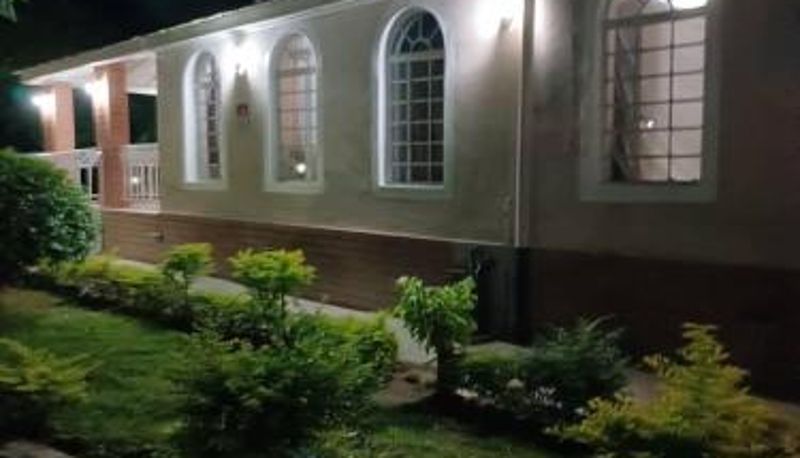 Info - historical hotel at waterfront next to the Lake Museum in Mangochi Town Captains Villa - where Lake Malawi and Shire River meet