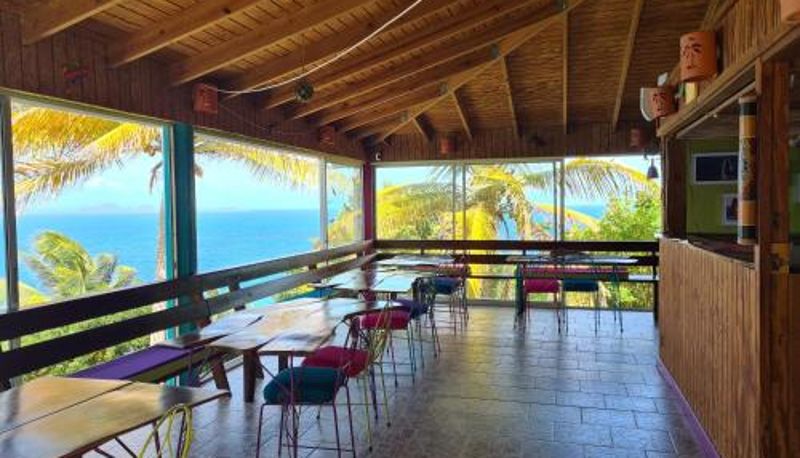 Daire - Almost Paradise Cottage Retreats