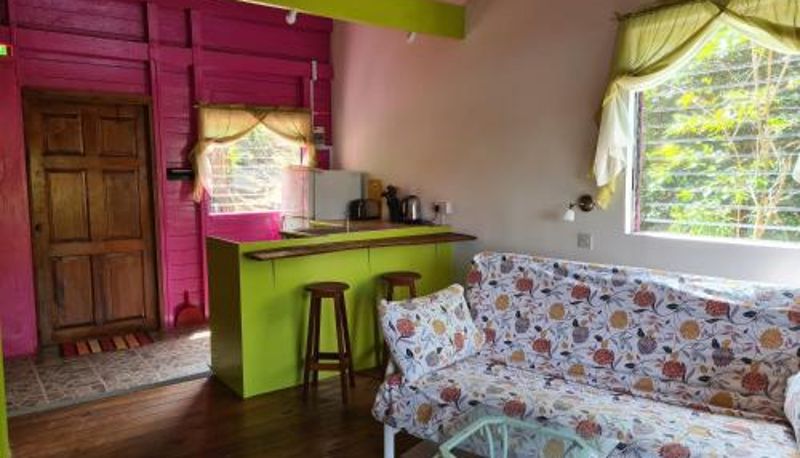 Daire - Almost Paradise Cottage Retreats