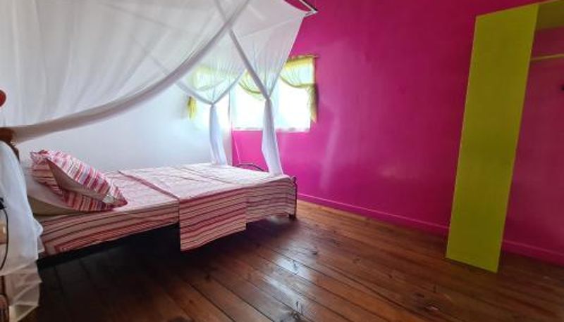 Daire - Almost Paradise Cottage Retreats
