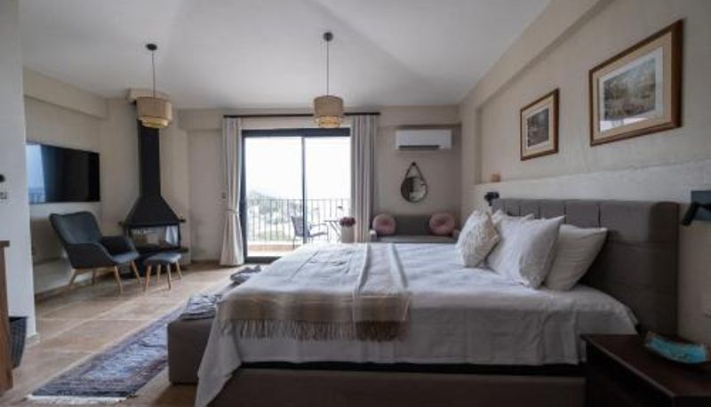Suite - Blue Crystal View