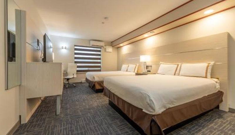 Camera - Quality Inn Sunshine Suites - Terrace