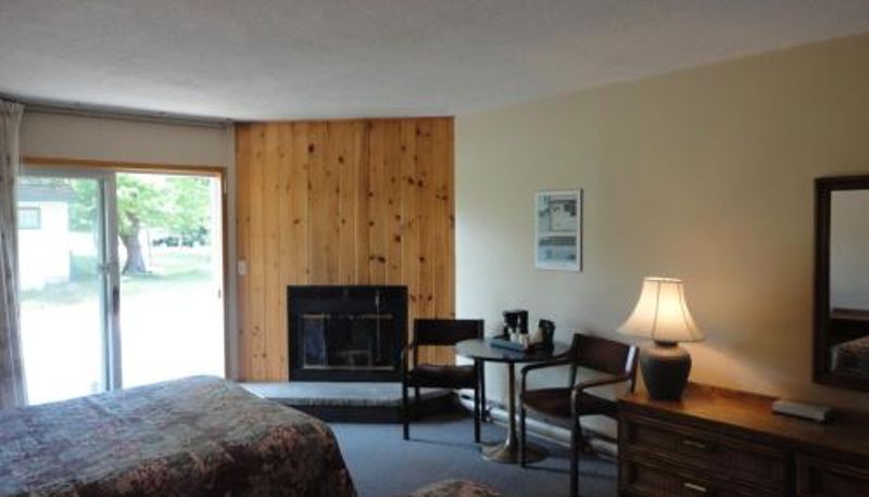 Kamer - Colonial Bay Motel and Cottages