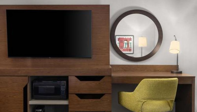 Camera - Hampton Inn & Suites by Hilton Orangeville ON