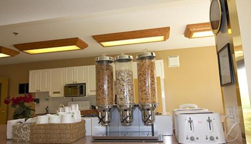 Sala prima colazione all'interno del ristorante - Western Budget Motel Bonnyville