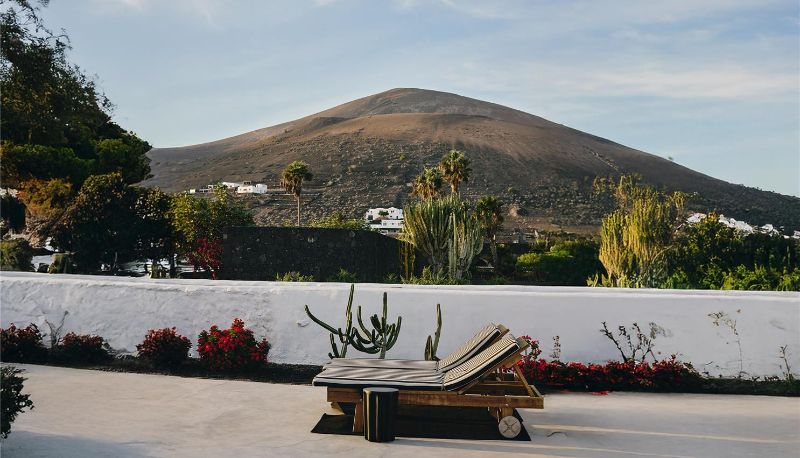 Camera - Cesar Lanzarote