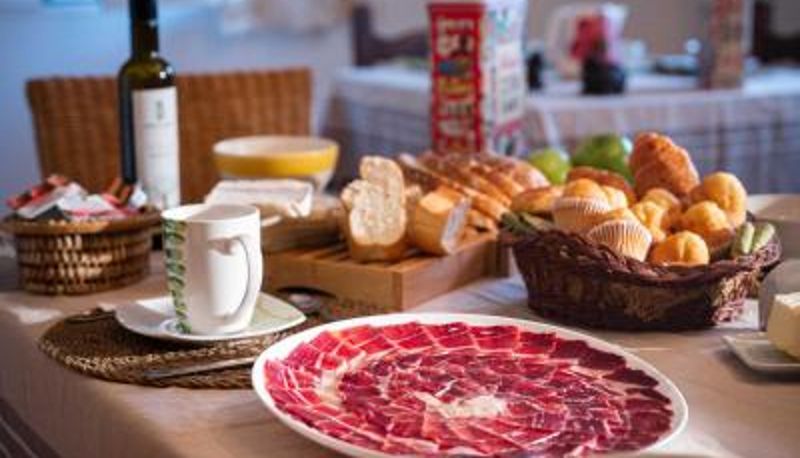 Sala de desayunos dentro del restaurante - Casa Rural Dehesa de Solana