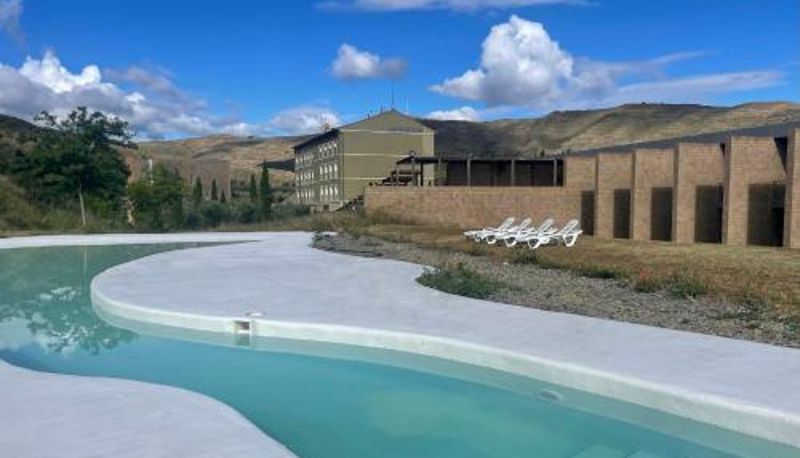 Buitenruimte van het hotel - Balneario de la Albotea