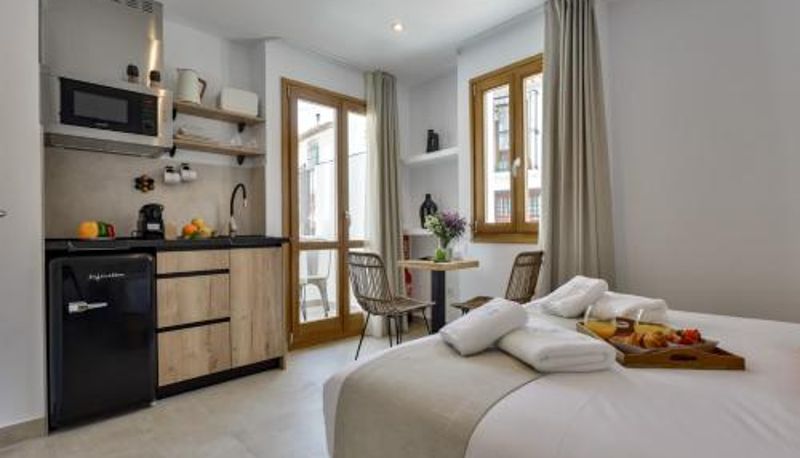 Bilgi - MIMAR ALTEA ROOMS - Recomendado para adultos