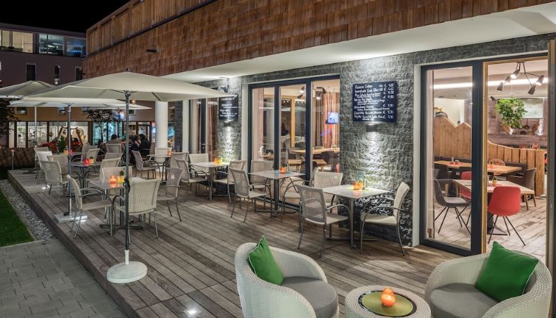 Taras - AlpenParks Hotel & Apartment Central Zell am See