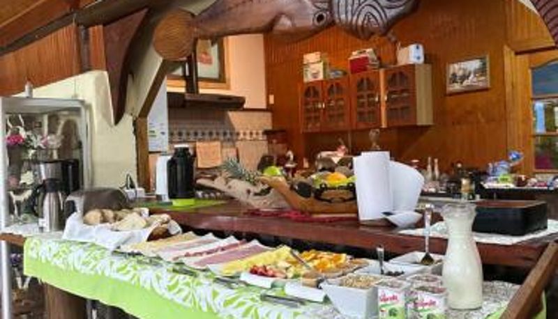 Frühstücksraum innerhalb des Restaurants - Hare Henua B&B