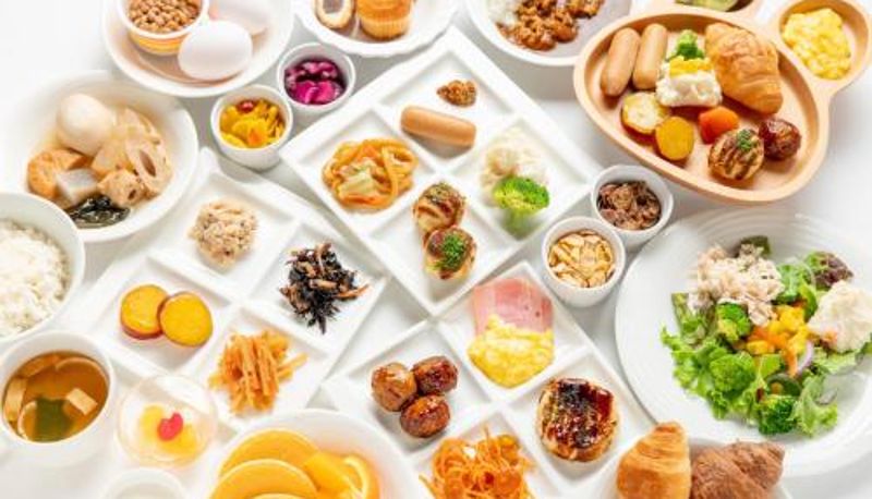 Salle de petit-déjeuner dans le restaurant - ホテル B Suites なんば黒門