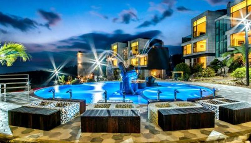 Piscina - Donnaekohill Resort