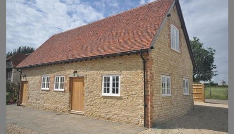 Bilgi - Court Farm Barns