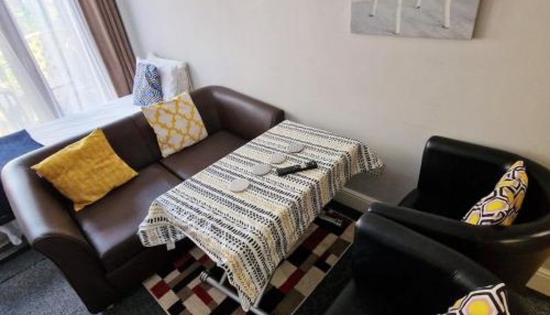 Standart oda - City center ground floor flat with patio &parking