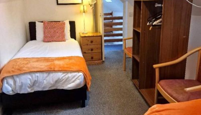 Zimmer - Tradesmen Inn 3-BR 6-beds & Gated Parking