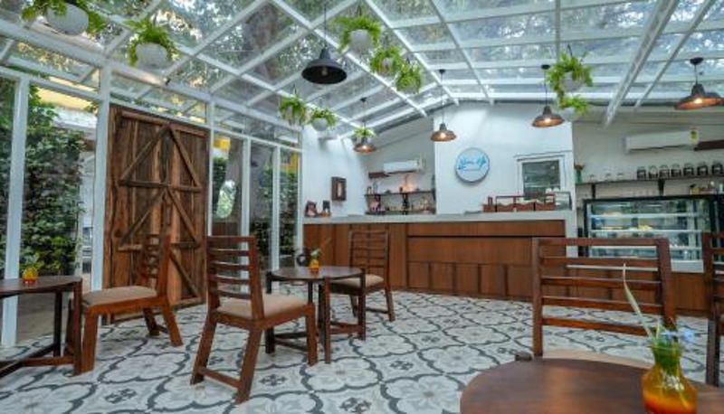 Sala de desayunos dentro del restaurante - Vagator Swimup - Suites with private pool