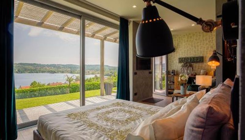 Bilgi - The Lake House