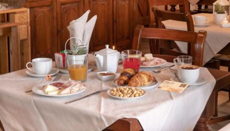 Breakfast room within the restaurant - Il Borgo B&B