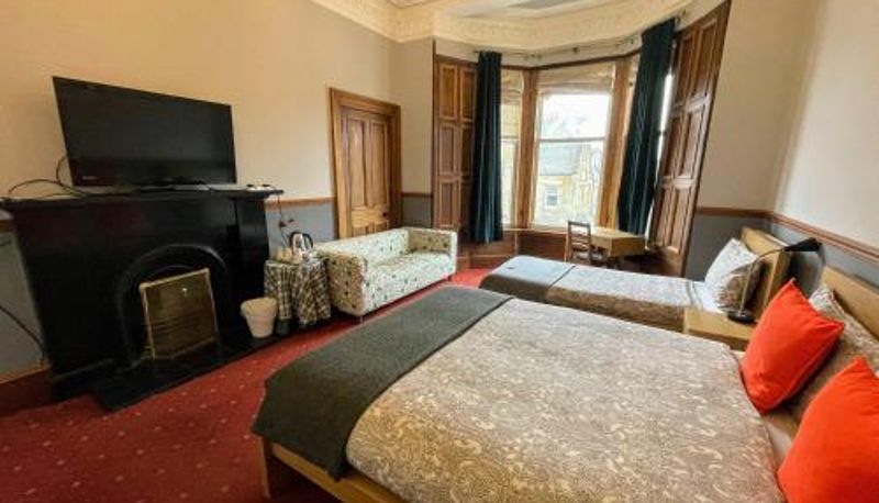 Üç kişilik oda - Airdenair Guest House