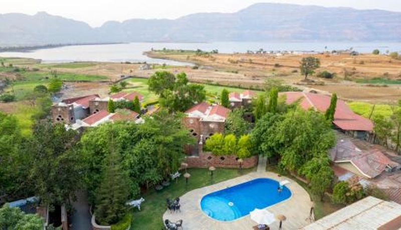Piscina - Malshej Ghat Saj By The Lake