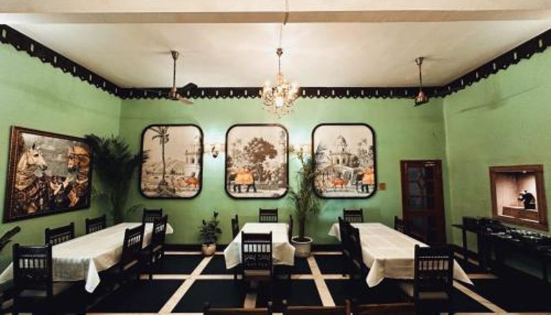 Frühstücksraum innerhalb des Restaurants - RAGHVENDRA HERITAGE