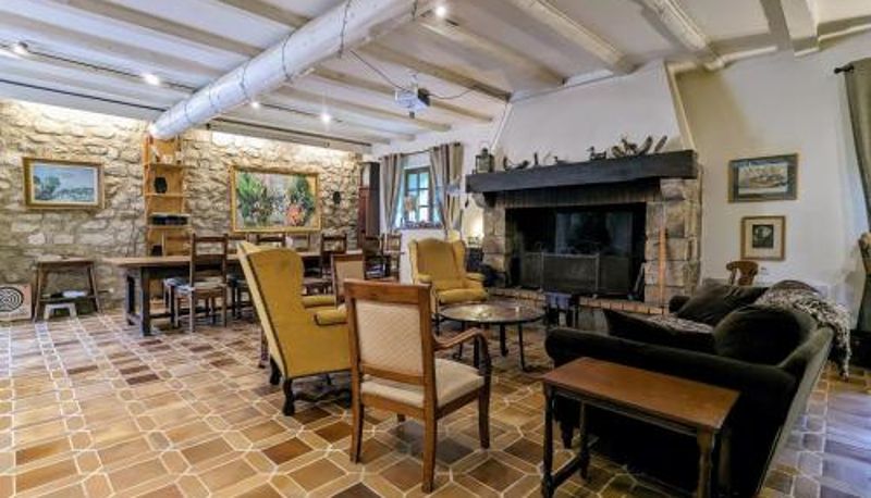 Standart oda - Ferme avec piscine couverte sur grand domaine