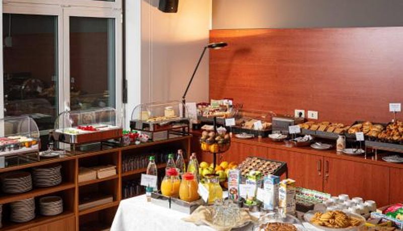 Ontbijtzaal in het restaurant - Phi Hotel Homy Druento