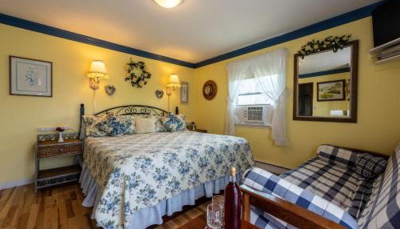 Standard room - A Cape Cod Ocean Manor Inn