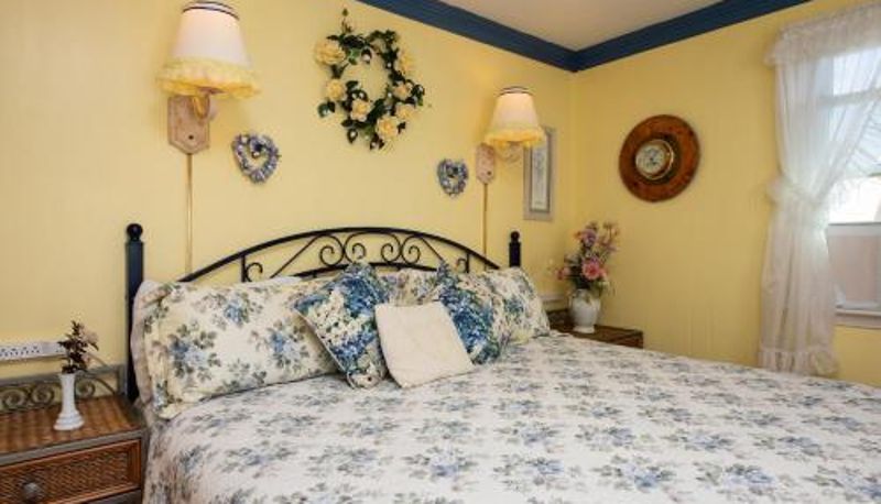 Info - A Cape Cod Ocean Manor Inn