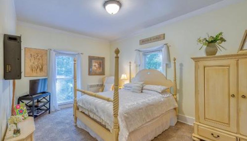 客室 - Monroe Manor Inn