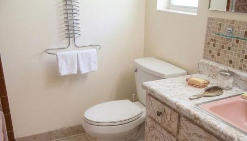 Banyo - Wathena Capri Motel By OYO Elwood
