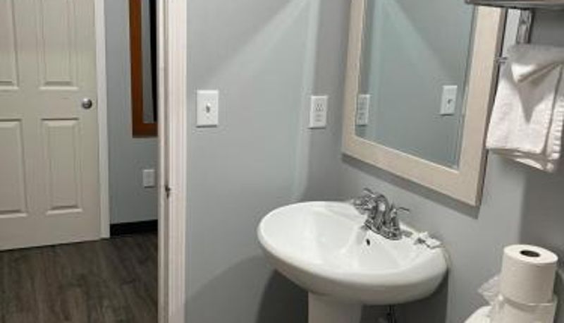 Bagno - Midway Motel