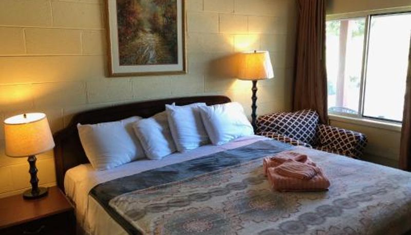 Standard room - Rolling Hills Motel