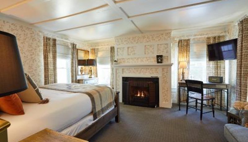 Room - Shelter Harbor Inn
