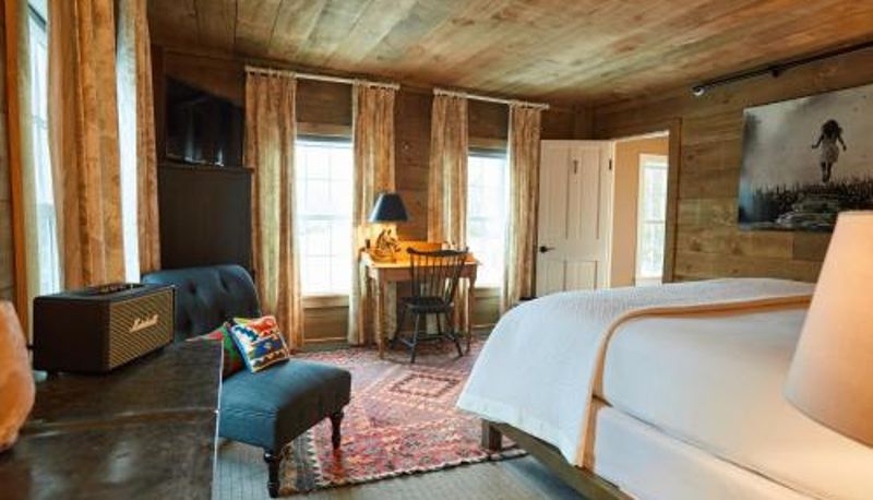 Room - Shelter Harbor Inn