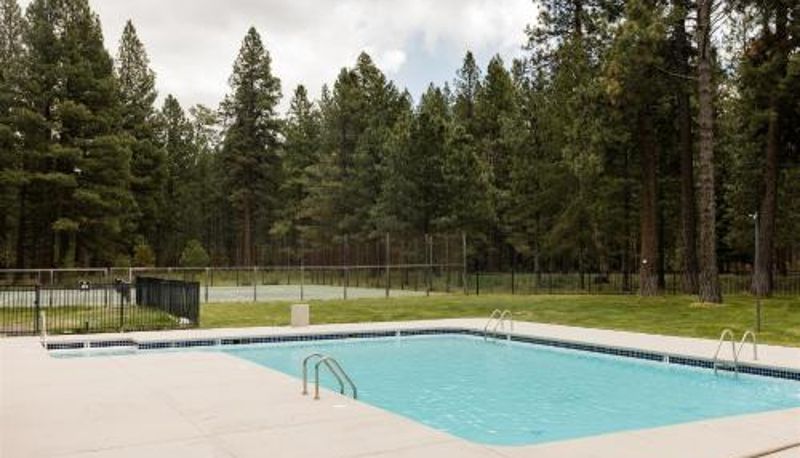 Pool - Lake Creek Lodge
