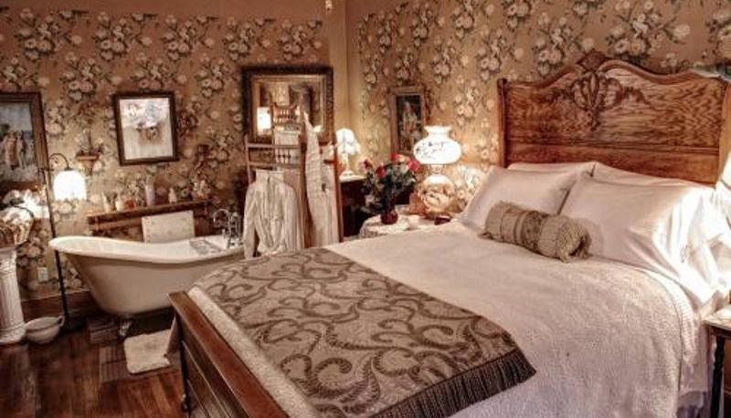 Info - A Victorian Bed & Breakfast The Queen