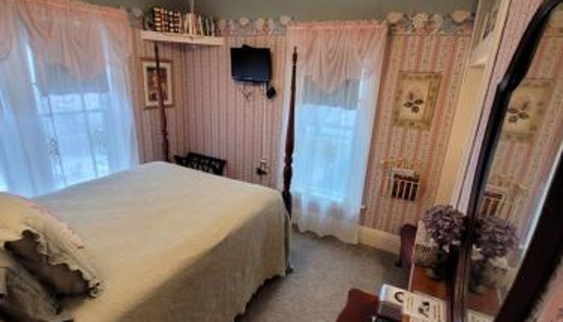 Oda - Prairie House Manor Bed and Breakfast