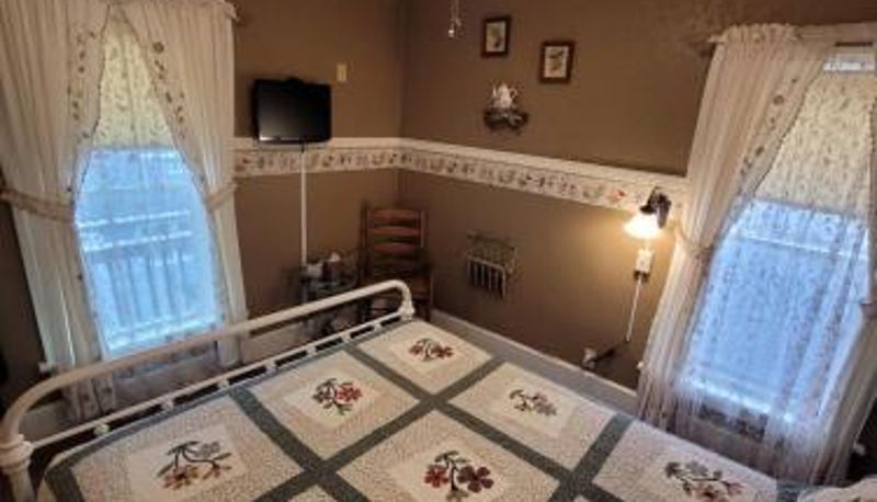 Oda - Prairie House Manor Bed and Breakfast