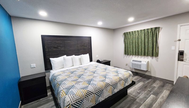 Zimmer - Scottish Inns and Suites Wharton TX