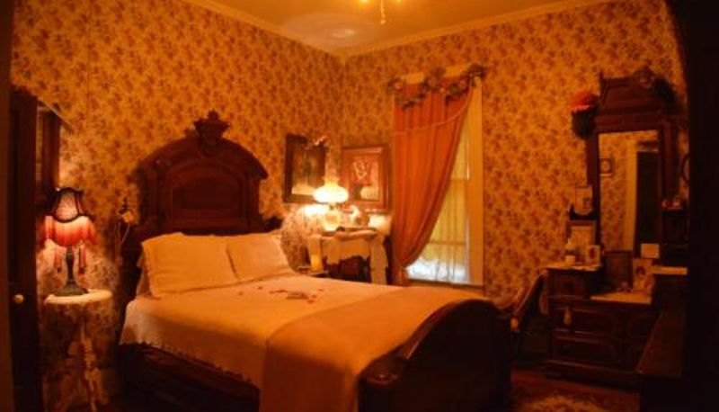 Info - Carleton House Bed and Breakfast