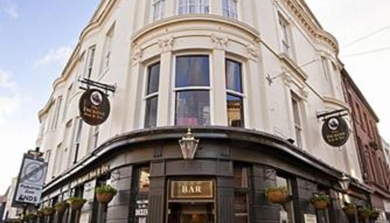Zona exterior del hotel - The Dickens Bar & Inn