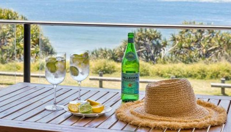 Apartment - Convent Cove 2 - Beachfront Apartment Overlooking Convent Beach - Holiday Yamba