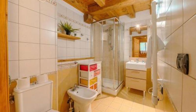 Apartment - Apt Des Granges Balcony Duplex Near Chamonix for 5 - Happy Rentals