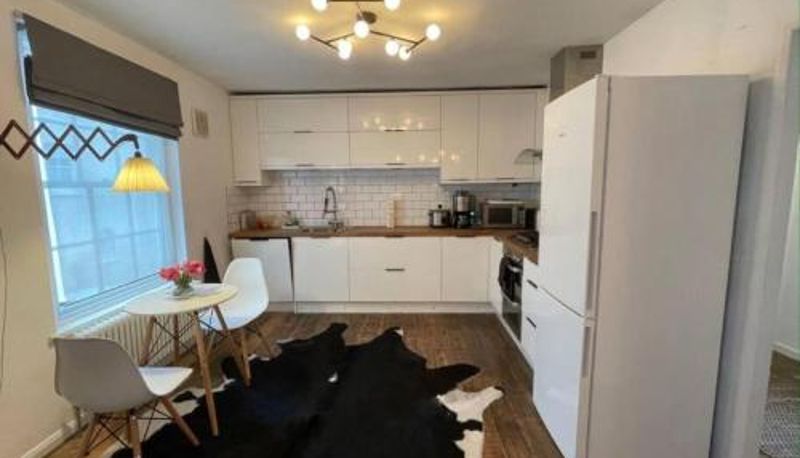 Daire - Gorgeous 2 bedroom apartment edge of Cabot Circus