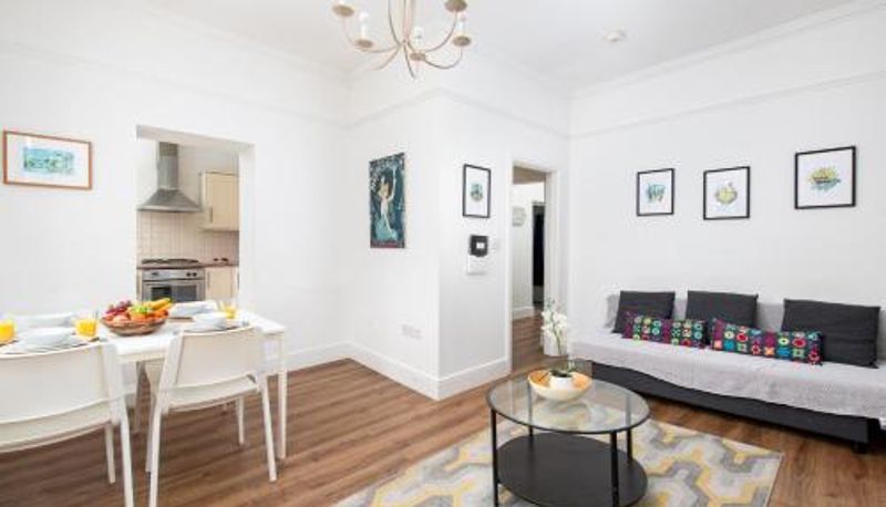 Apartament - Central Flat-2Bed-Free Parking-By FabAccommodation